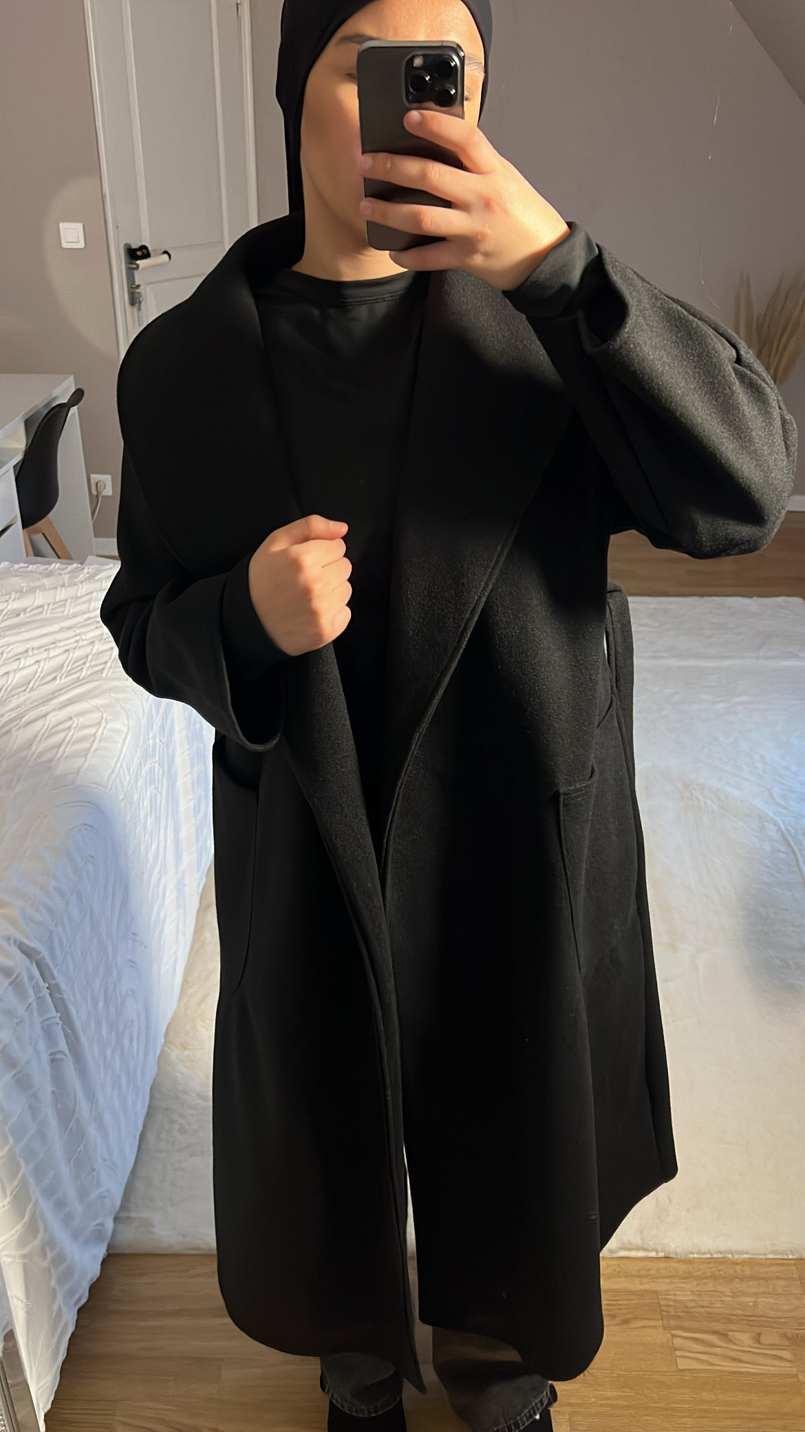 Manteau noir a noué