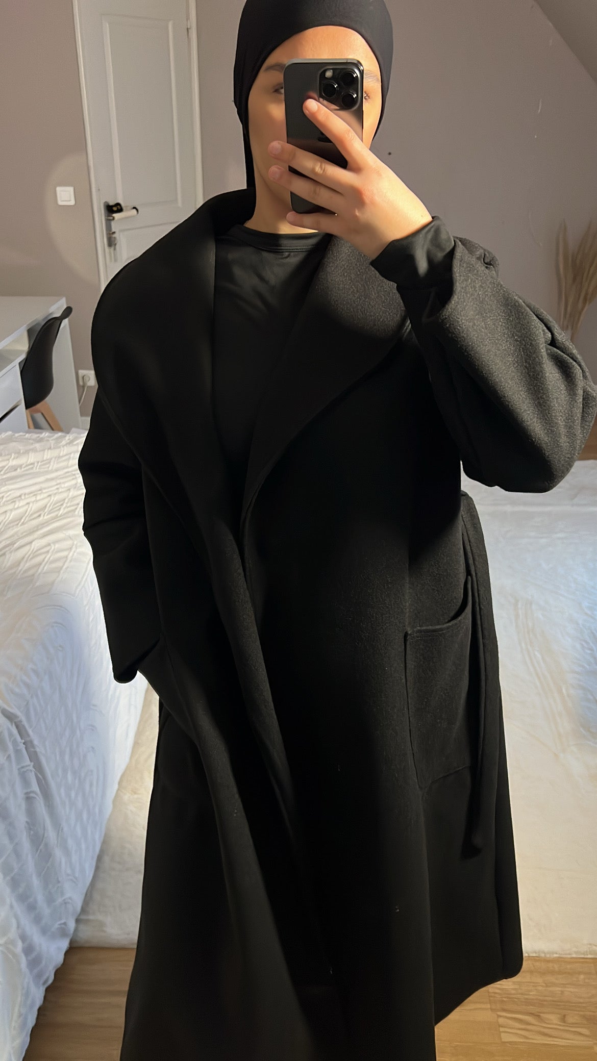 Manteau noir a noué